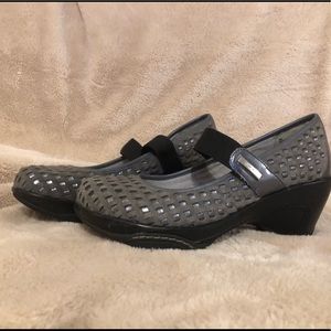 Jambu J-41 clogs